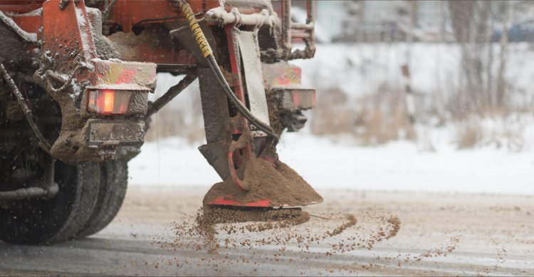 Clearway Gritting teams out gritting today